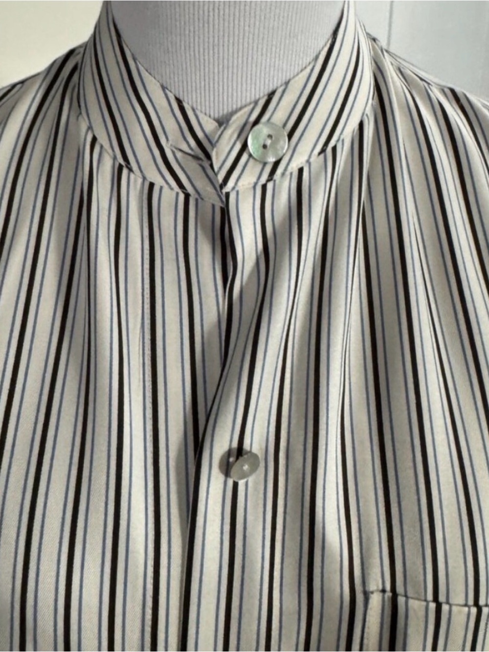 VINCE Silk blend Striped Stand-Collar Shirt in White Black Blue